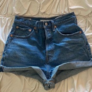 LEVIS PREMIUM RIBCAGE SHORTS